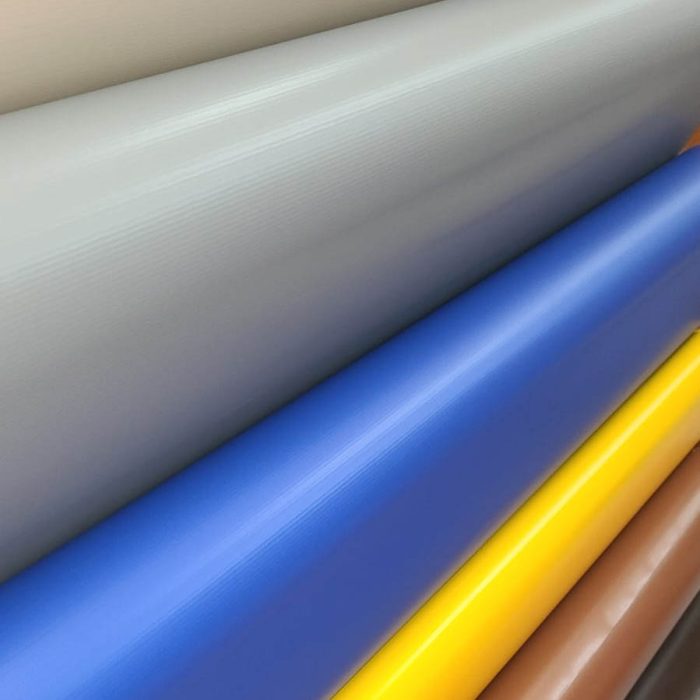 Lona plástica p toldos e coberturas temos com 1,40 cm e 2,00 m de largura em várias cores